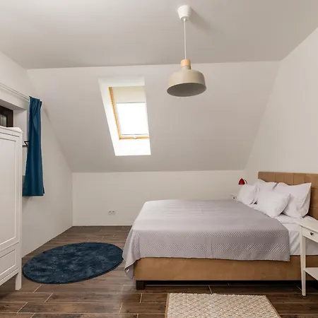 Viktoria Kohaz * Köveskál