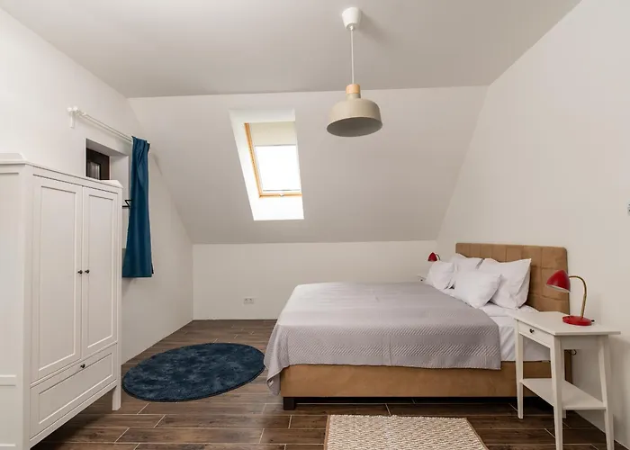 Viktoria Kohaz * Köveskál